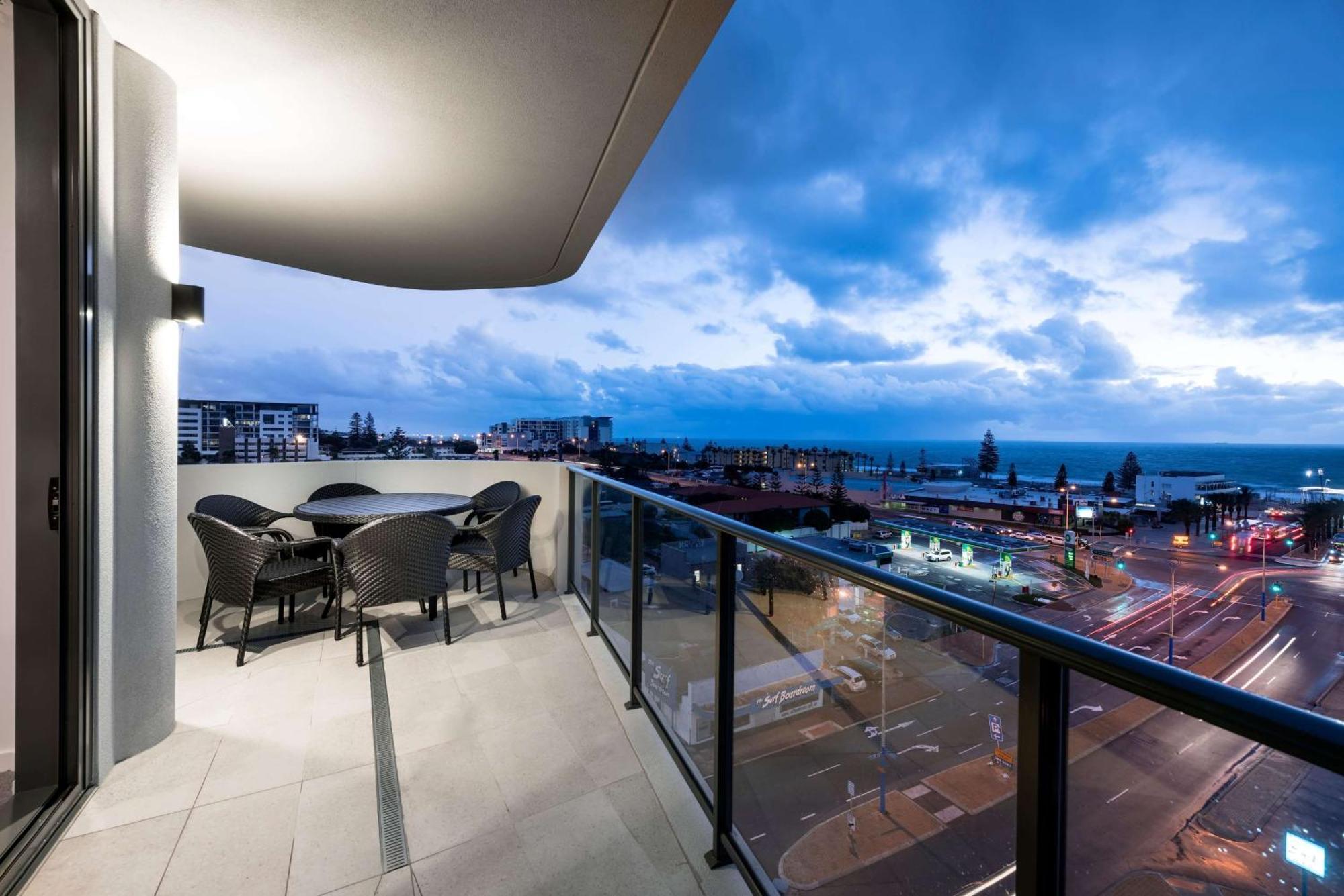 Ramada By Wyndham Vetroblu Scarborough Beach Perth Esterno foto